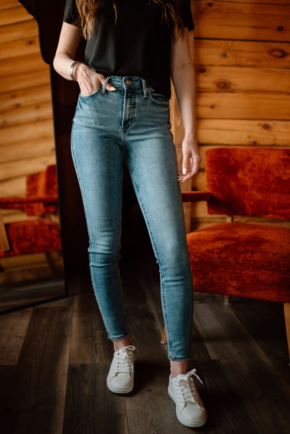 Women's Silver Jeans  Shop Clothing, Denim, and Gear